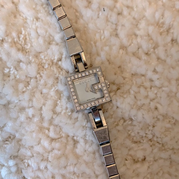 Gucci Mini G Series Diamond Blue Pearl Dial Watch - Picture 3 of 8